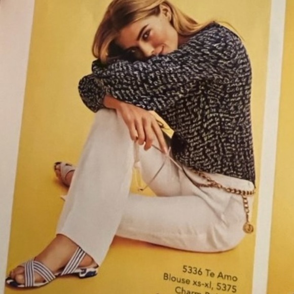 Cabi Te Amo Blouse
Size Small - Picture 7 of 9